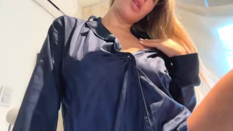 kikibae2 online show from November 2, 11:43 am