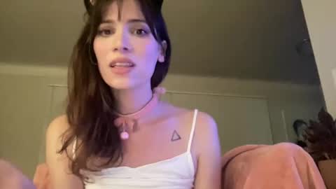 Kiki Hart online show from December 28, 4:30 am