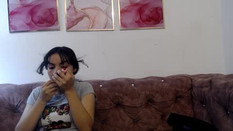 Snapshot of kim_lennon chatting on February 8, 11:12 am K I M online show from February 8, 11:12 am