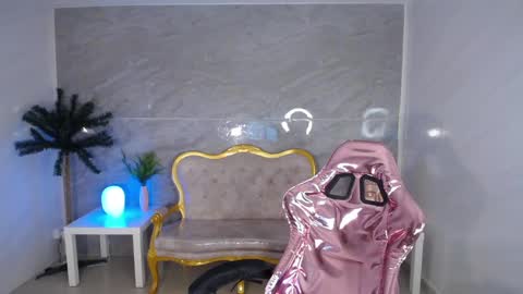 Kim  online show from December 6, 6:20 am