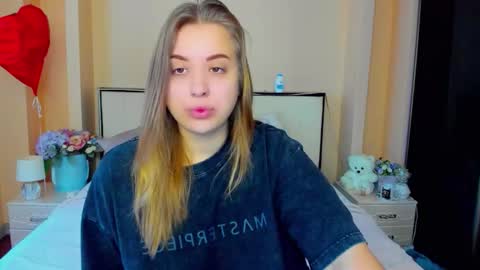 Snapshot of kimberly_mmm chatting on October 12, 7:01 am kimberly_mmm online show from October 12, 7:01 am