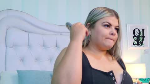 KimBrooks online show from November 10, 11:35 am