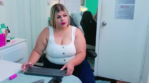 KimBrooks online show from December 21, 11:27 am