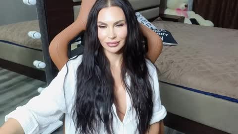 KIm online show from March 5, 3:18 pm