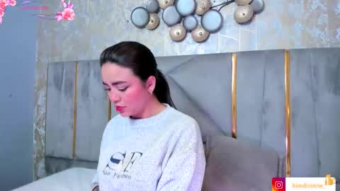 Snapshot of kimdevinne chatting on October 12, 3:43 am KIM online show from October 12, 3:43 am