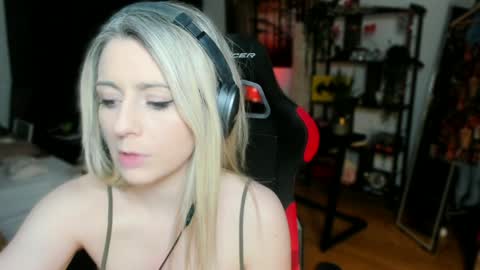 Wolfs Girl online show from March 12, 8:09 pm