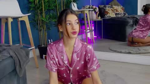 kimmdaviss online show from December 19, 10:00 am