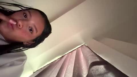 kimmi online show from February 3, 2:10 pm