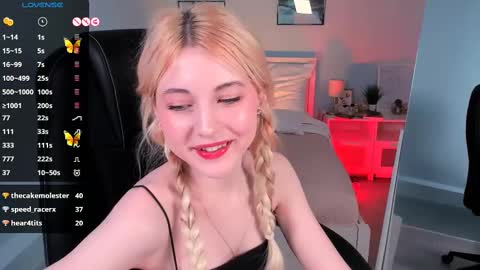 Snapshot of kimmie_shine chatting on February 25, 5:19 pm Your Kimmie follow me online show from February 25, 5:19 pm