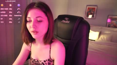 Snapshot of kimmie_shine chatting on September 27, 9:40 am Your Kimmie follow me online show from September 27, 9:40 am