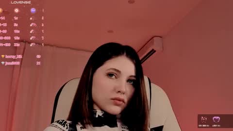 Snapshot of kimmie_shine chatting on October 10, 12:11 pm Your Kimmie follow me online show from October 10, 12:11 pm