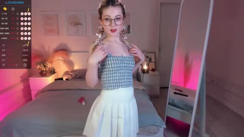 Snapshot of kimmie_shine chatting on January 25, 5:30 pm Your Kimmie follow me online show from January 25, 5:30 pm