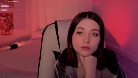Snapshot of kimmie_shine chatting on October 18, 8:40 am Your Kimmie follow me online show from October 18, 8:40 am