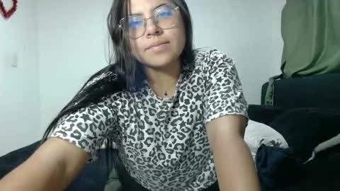 Snapshot of kimmy_kimmy_ chatting on October 25, 10:43 pm Kimmy online show from October 25, 10:43 pm
