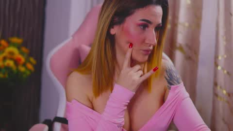 KimSkye online show from February 13, 3:03 pm