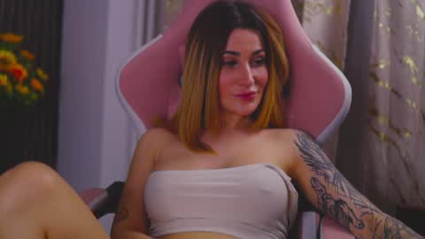 KimSkye online show from February 5, 3:52 pm