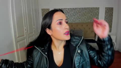 Snapshot of kimwessel_ chatting on October 3, 7:55 pm Kim online show from October 3, 7:55 pm