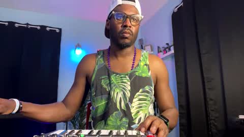 KC online show from March 2, 4:39 am