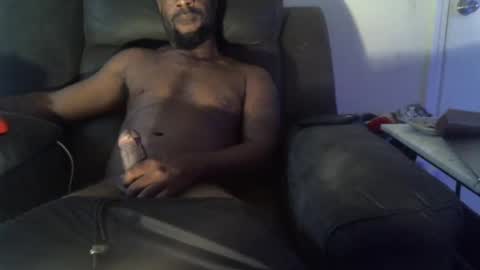 Snapshot of kingofkingz74 chatting on October 27, 1:22 pm kingofkingz74 online show from October 27, 1:22 pm