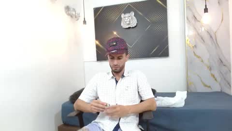 KING  online show from March 24, 8:31 am