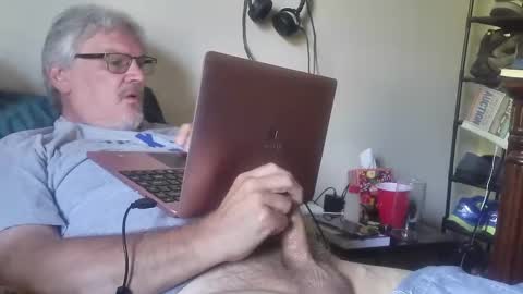 kingtongue10 online show from April 22, 9:22 pm