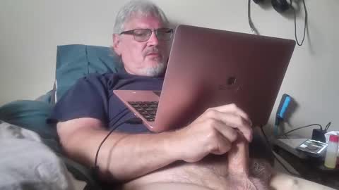 kingtongue10 online show from April 27, 6:38 pm