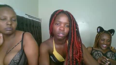 Snapshot of kinky_aria chatting on September 29, 4:00 am kinky_aria online show from September 29, 4:00 am