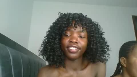 Snapshot of kinky_aria chatting on October 18, 5:06 pm kinky_aria online show from October 18, 5:06 pm