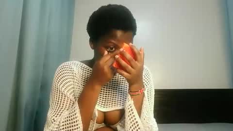 Lola online show from December 16, 7:09 pm