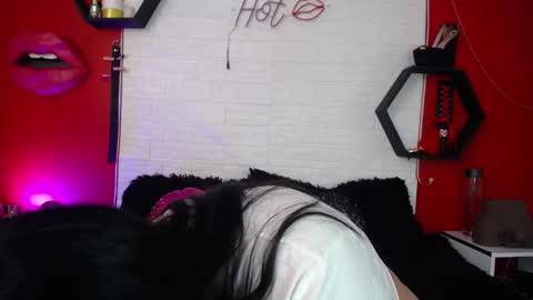 Mary online show from March 1, 6:54 pm