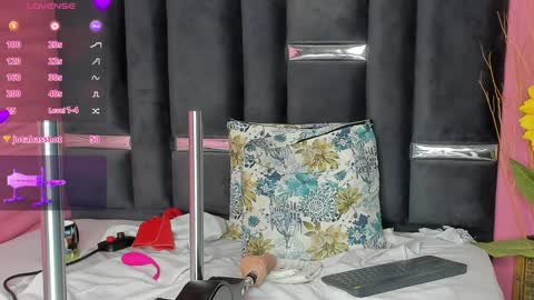 Snapshot of kinky_polar chatting on February 5, 8:11 am Polar online show from February 5, 8:11 am