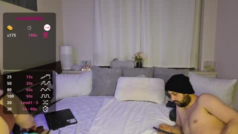 Maysie and Hunter online show from April 5, 4:20 am