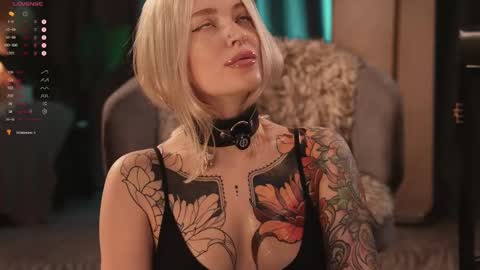 Snapshot of kinkylina_ chatting on February 21, 4:05 pm kinkylina_ online show from February 21, 4:05 pm