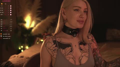 Snapshot of kinkylina_ chatting on January 25, 2:47 pm kinkylina_ online show from January 25, 2:47 pm