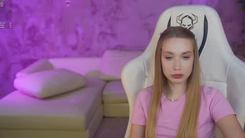 Snapshot of kira0541 chatting on March 9, 6:00 pm Sweet girls online show from March 9, 6:00 pm