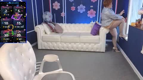 Snapshot of kira_kennet chatting on October 12, 5:33 am Kira Kennet online show from October 12, 5:33 am