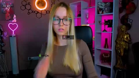Kira  online show from September 23, 7:31 pm