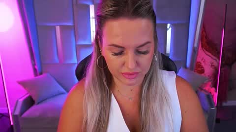 Kira online show from September 19, 9:40 pm