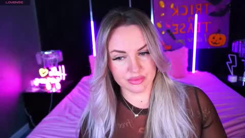 Kira online show from November 3, 10:33 pm