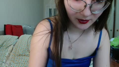 KiraGoldens online show from April 14, 6:49 am