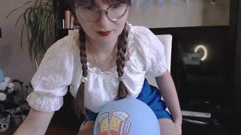 KiraGoldens online show from September 29, 6:34 am