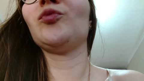 KiraGoldens online show from April 11, 7:24 am