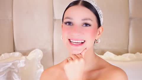 kira online show from February 1, 7:00 pm