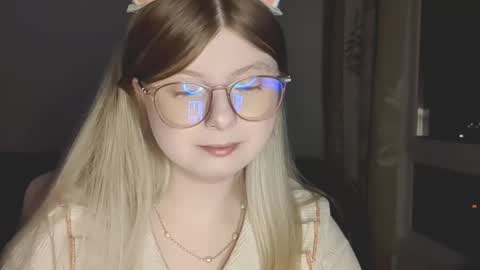 KiraYume online show from May 6, 4:46 pm