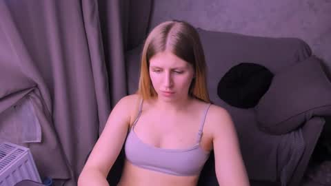 Snapshot of kirraa_ chatting on February 25, 10:20 pm Kira online show from February 25, 10:20 pm