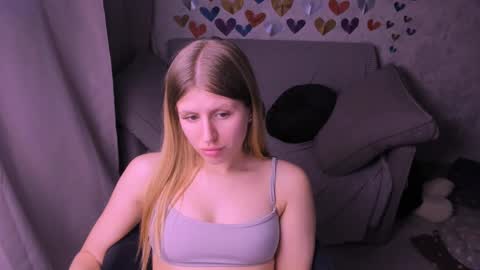 Snapshot of kirraa_ chatting on February 19, 11:36 pm Kira online show from February 19, 11:36 pm