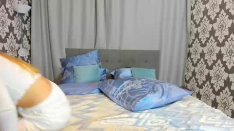 Snapshot of kirraa_ chatting on September 23, 7:31 pm Kira online show from September 23, 7:31 pm