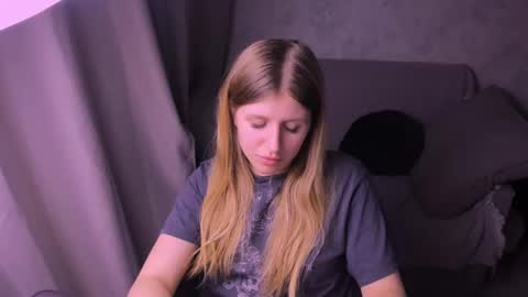 Snapshot of kirraa_ chatting on February 9, 7:41 pm Kira online show from February 9, 7:41 pm