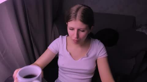 Snapshot of kirraa_ chatting on February 7, 7:49 pm Kira online show from February 7, 7:49 pm