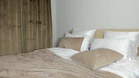 Kira online show from November 5, 6:32 pm